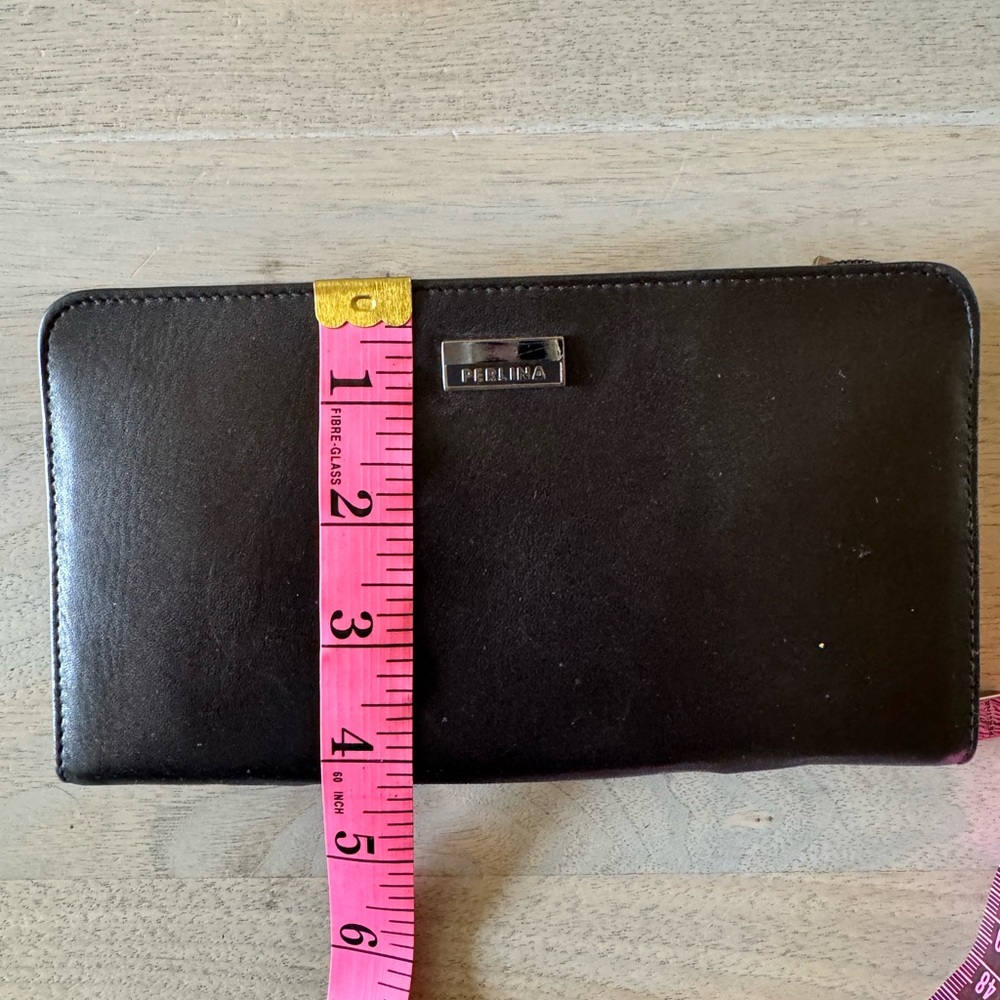 Perlina New York Vintage Black Leather Travel Wallet - supple feel - Picture 7 of 7
